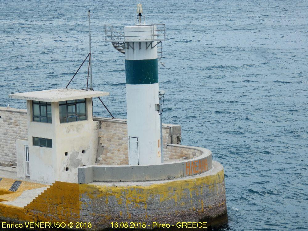 72 - Fanale verde ( Porto di Pireo  - GRECIA)  green  lantern of the Piraeus  harbour  - GREECE.jpg